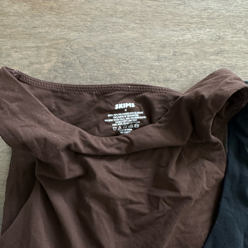 SKIMS Bodysuits set of 2 - Picture 2 of 7